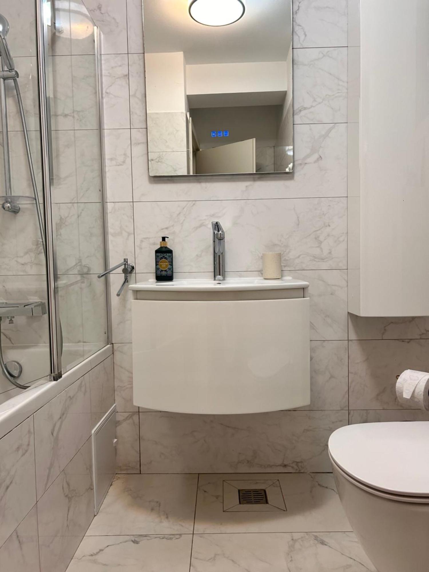 Elegance Apartment Bukares Bagian luar foto